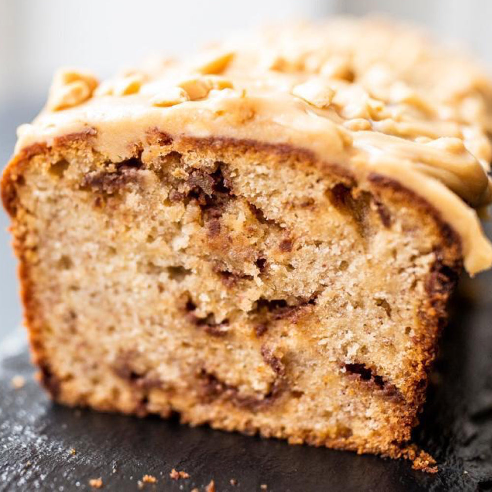 Bananenbrot mit Peanutbutter Topping (vegan)